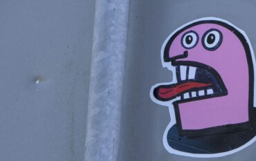 Roze sticker Oegstgeest Jan Hendrik Oort brug